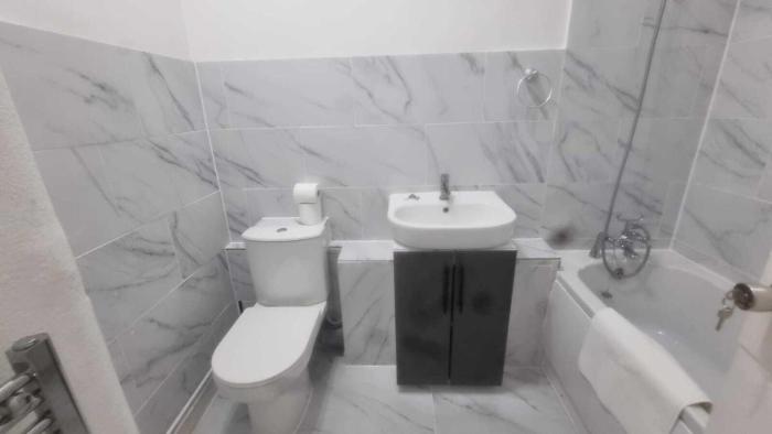 Extra Large One Bedroom Flat with Parking