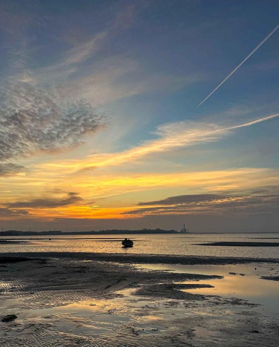 Spacious Holiday Home Near Beach And Nature