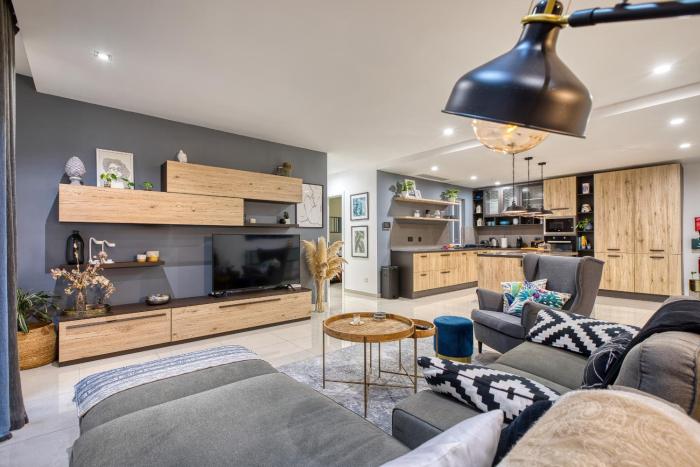 Luxury & spacious 2 bedroom apartment with balcony RGAT1-1