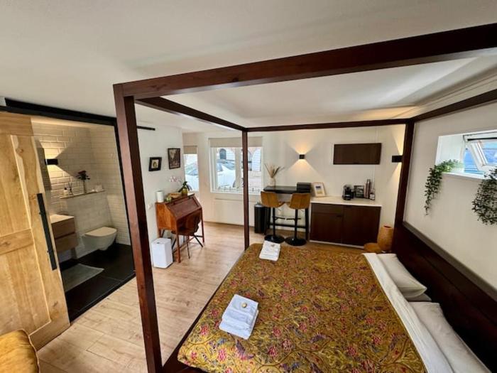 Unforgettable Houseboat Stay w Sauna in Central Copenhagen