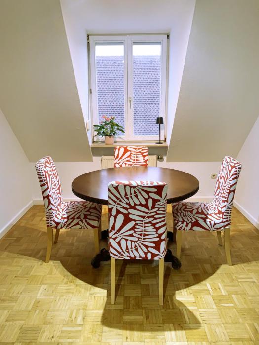 Furnished double room in fully equipped shared flat, ideal for students