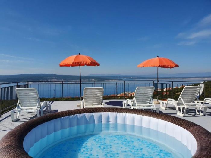 Apartment Appartement mit Jacuzzi und Meerblick by Interhome