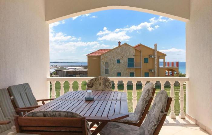 Nice Apartment In Vir With Wifi