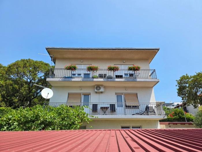 Apartment Wohnung für 4 Pers- mit Balkon- tolle Lage by Interhome