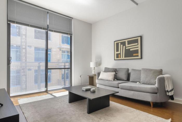 Blueground Woodmont Triangle pool nr Bethesda WDC-892