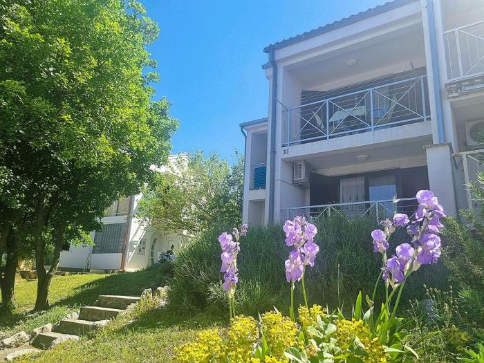 Apartment Wohnung auf zwei Etagen mit Terrasse und Balkon by Interhome