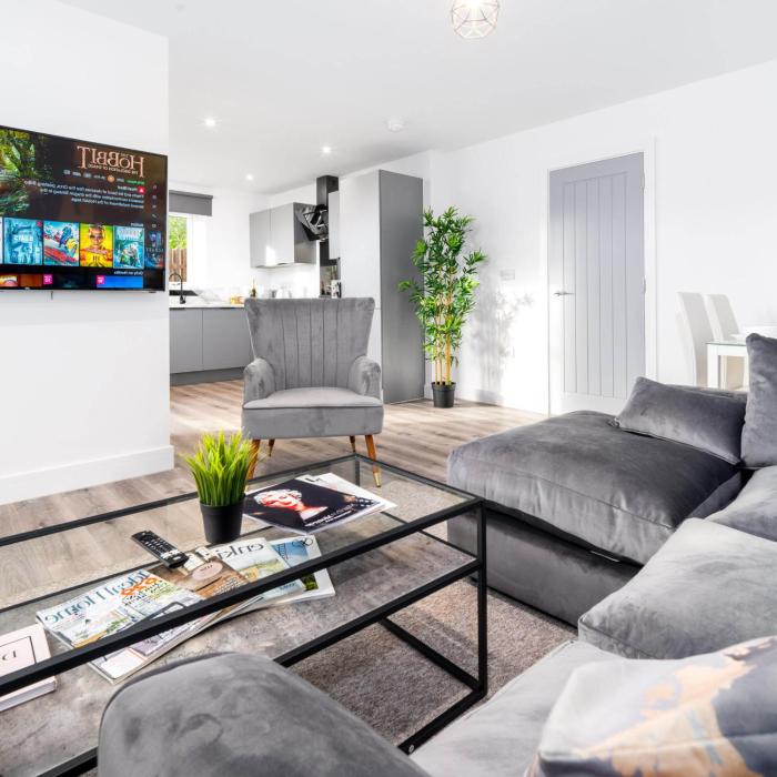 Luxury 2 Bedroom Apartment - Balcony - Parking - Netflix 3MC