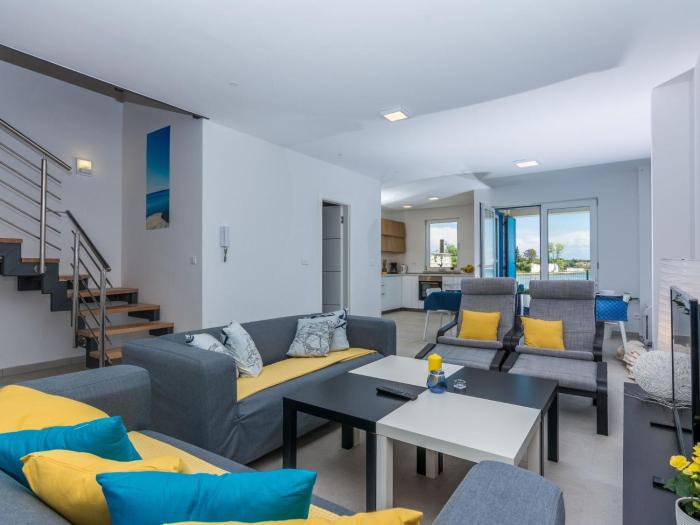 Holiday Home Strandvilla Miri Rose mit beheizbarem Pool by Interhome