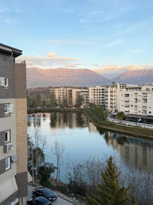 Prestige Lakeview Apartment Tirana