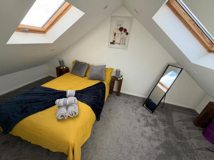 Modern City Studio Free Parking Close to Station