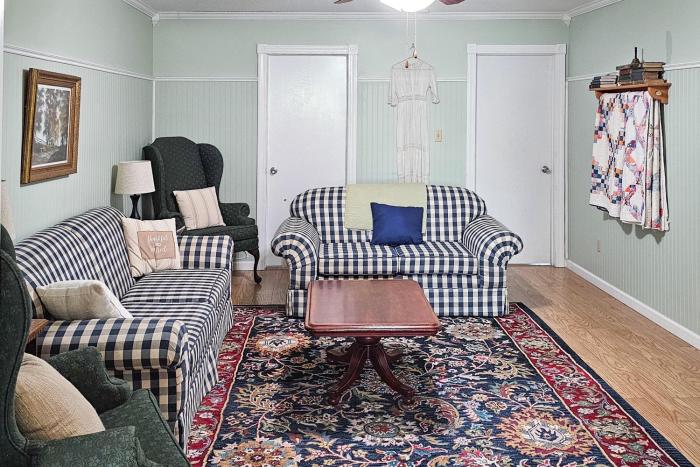 Walk to Nauvoo Temple Remodeled Family Apartment