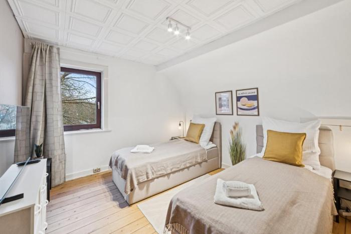 Nalia Homes - Central apartment with train station within walking distance