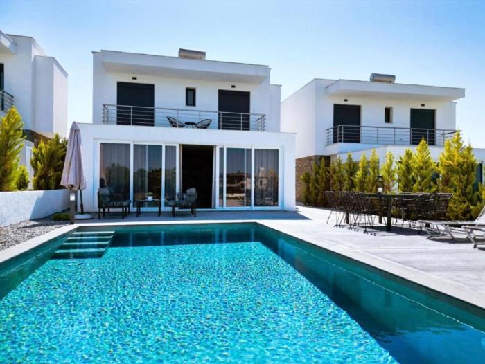 Villa with swimming pool