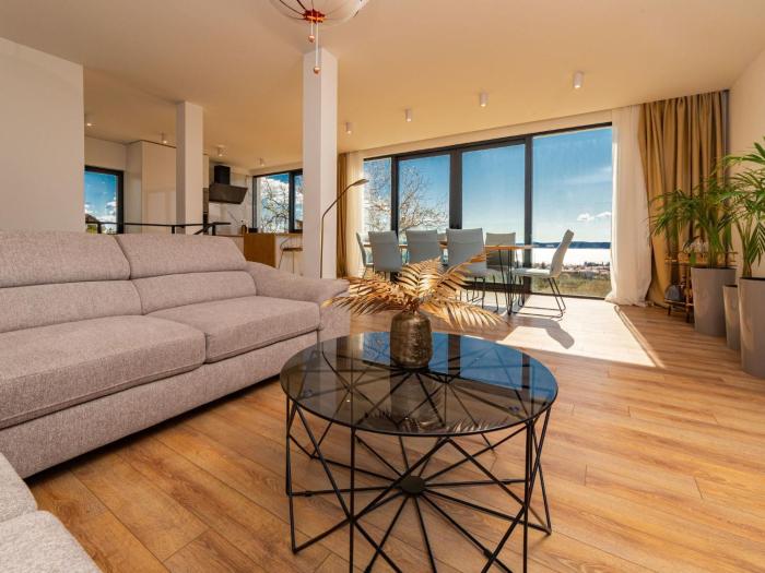 Holiday Home Haus für 9 Personen und 1 Kind in Kastel Luksic by Interhome