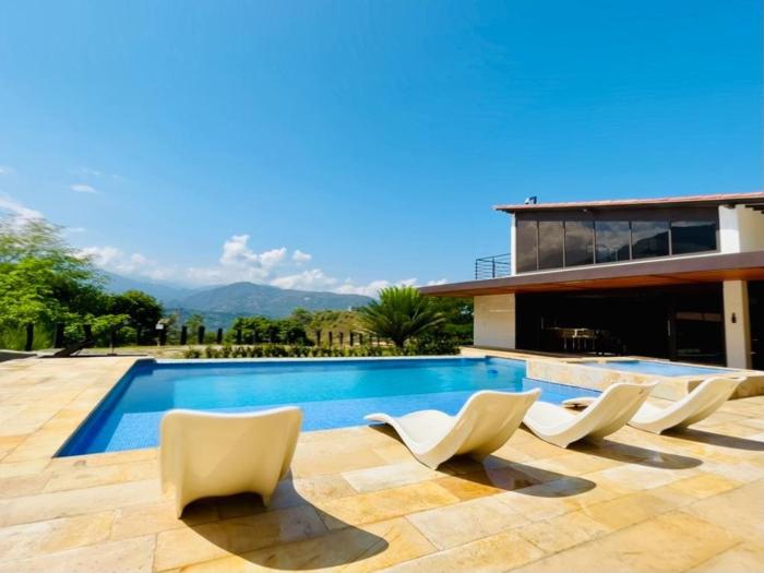 FIincaVilla Cavil a 50 min de Medellin