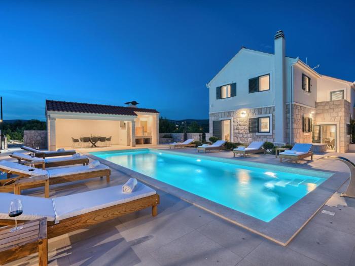 Holiday Home Ferienvilla Lovorika by Interhome