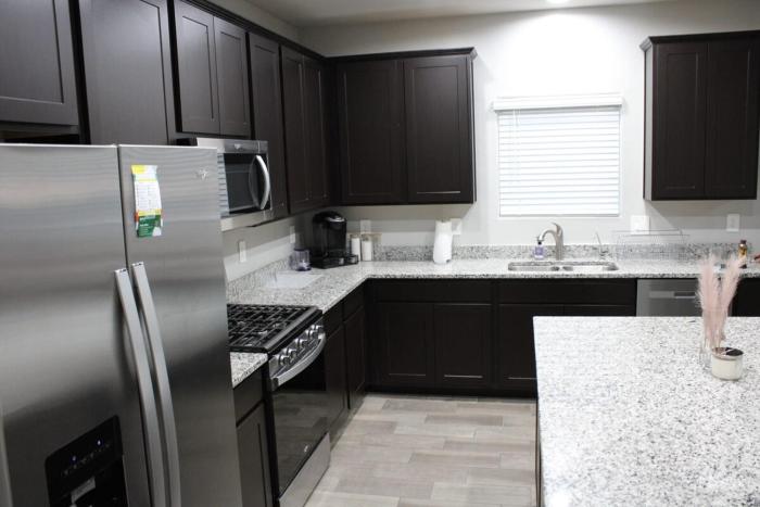 Modern Desert Retreat with and Mountain View