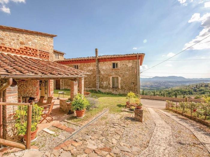 Holiday Home Haus mit Garten- Terrasse- in den Hügeln von Lucca by Interhome