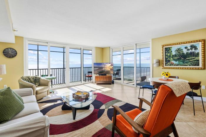 Direct Beachfront Unit - Shores of Madeira #505