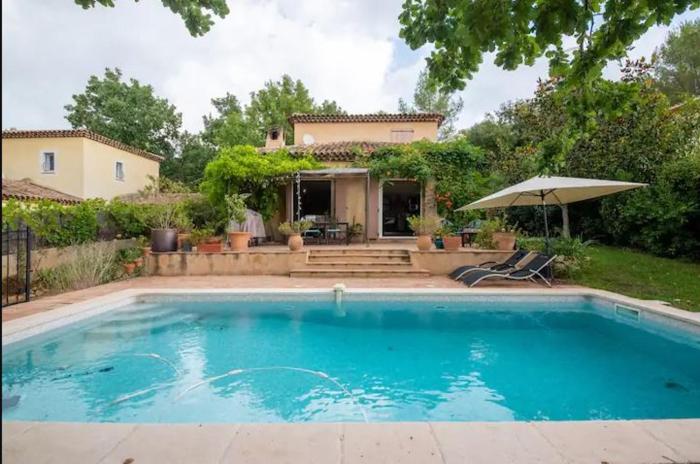Villa au calme avec piscine à Valbonne