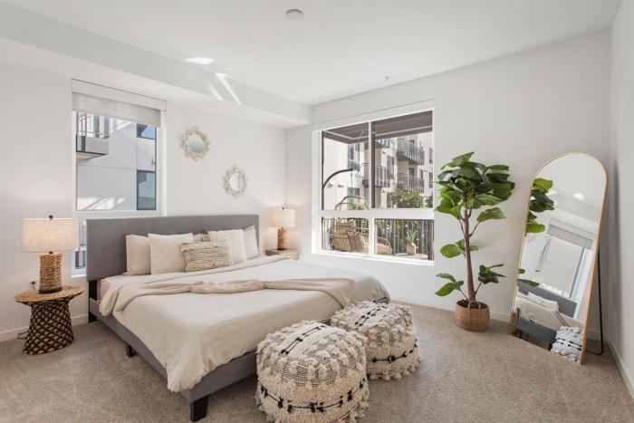 Luxury 1BDR centrally located in Hollywood