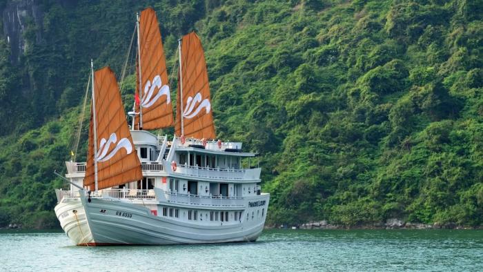 Halong & Bai Tu Long Cruises
