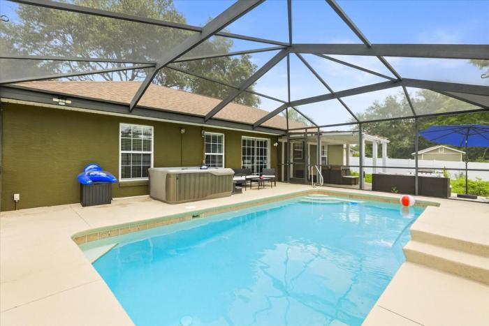 Sunny Escape Pool Near Trails