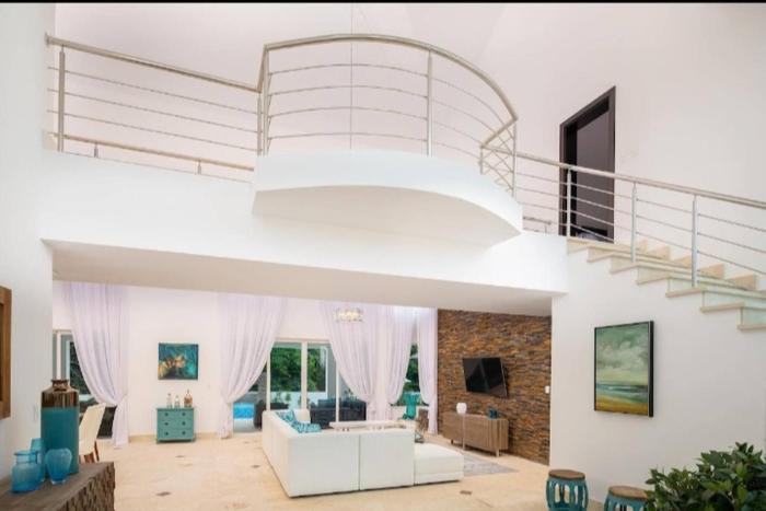 The crown Oasis Luxury Escape