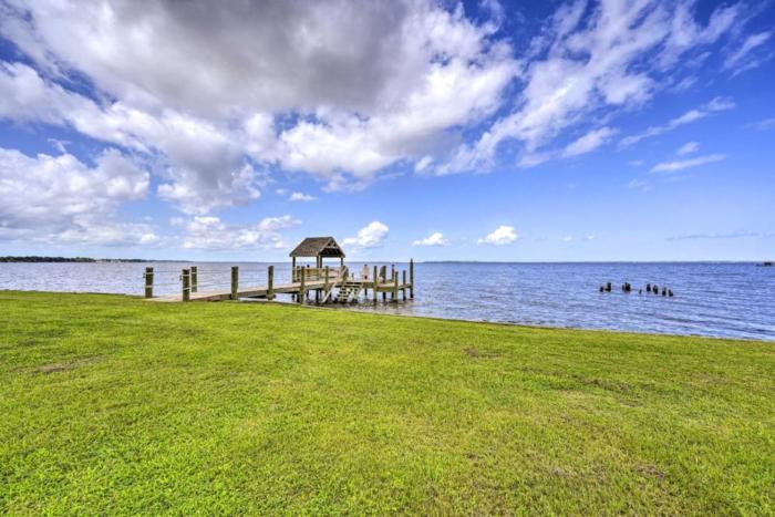 Waterfront Retreat with Pier Game Room and Fire Pit
