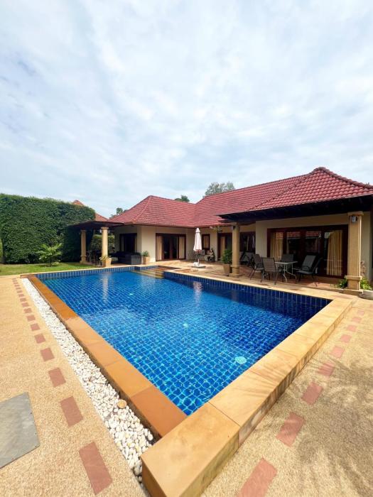 Luxury 3-bedroom villa with pool in Rawai