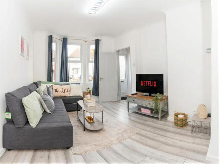 Amanah Properties - Contractors 4 Bed in Wembley with Parking