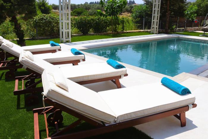 Banana Bay Residence- 4BR with Pool,Table tennis,1min from the Sea and Watersports by Villa Mana Gers