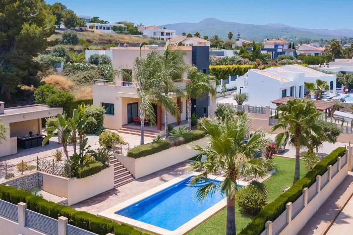 Villa Piver by Villa Plus