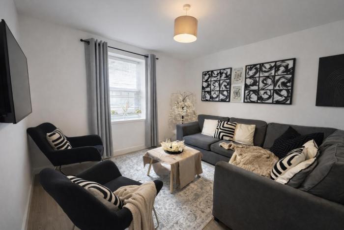 Bh2Beach House,4mins to the beach, centrally located, group stays