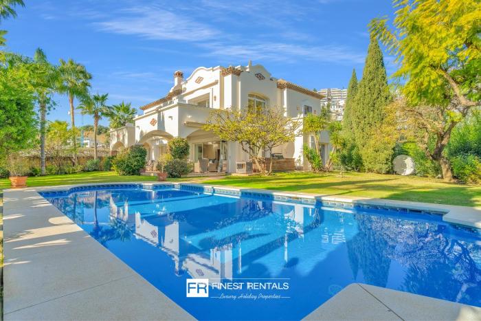 Villa La Quinta 5 Bedroom Villa with Heated Pool by Finest Rentals