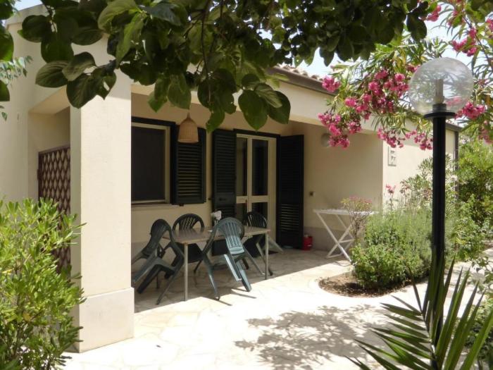 Holiday Home Schöner zentraler Bungalow direkt am Sandstrand auf Sizilien by Interhome