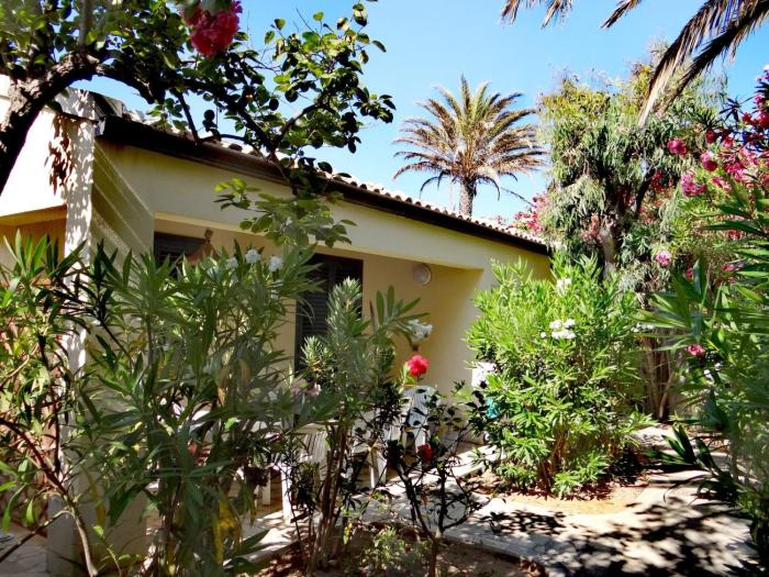 Holiday Home Schöner zentraler Bungalow direkt am Sandstrand auf Sizilien by Interhome