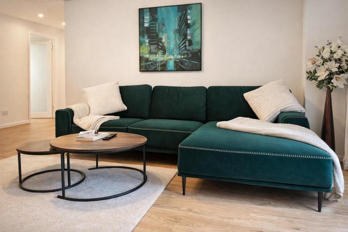 Spacious apartment in Leigh woods