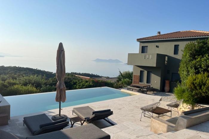 Villa Arkoudi - Enjoy panoramic ocean views from a serene mountain setting