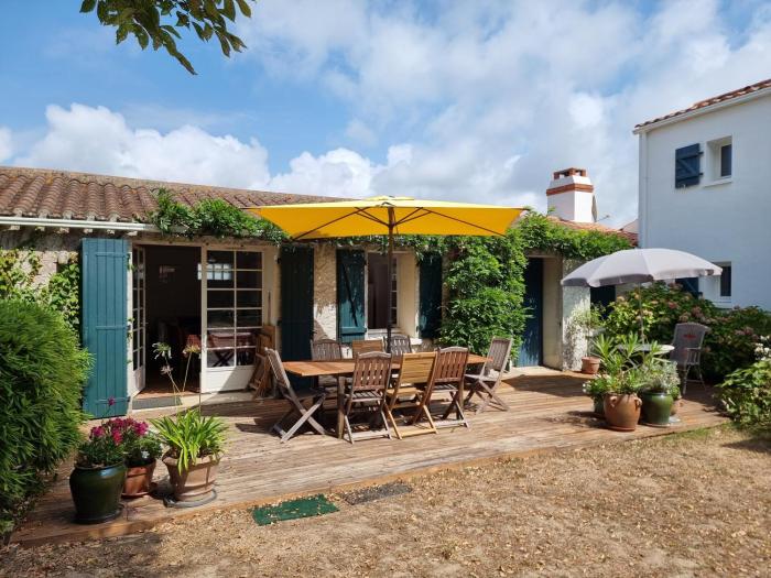 Maison de charme, Grand jardin, 3km plages, WiFi