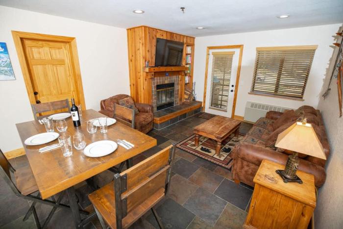 The Meadows - 2 Bdrm Family Condo in Kirkwood