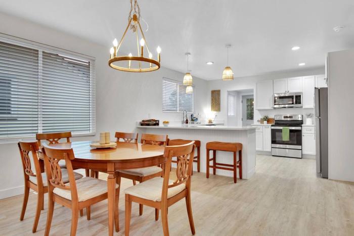 Near Downtown • Sleeps 8 • 2King Beds + More!