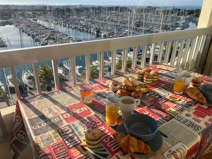 Studio avec terrasse et parking vue Port Camargue