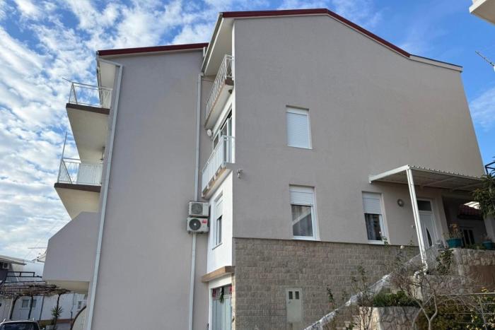Apartments with parking space Zivogosce - Blato - Makarska - 22253