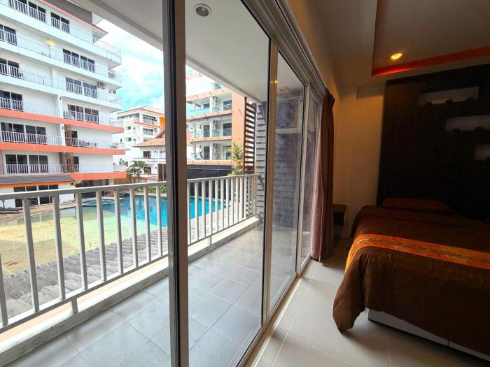 Pool-View Studio with Balcony - Nordic VIP 3, Pratumnak
