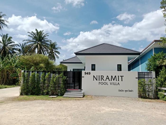 Niramit Pool Villa