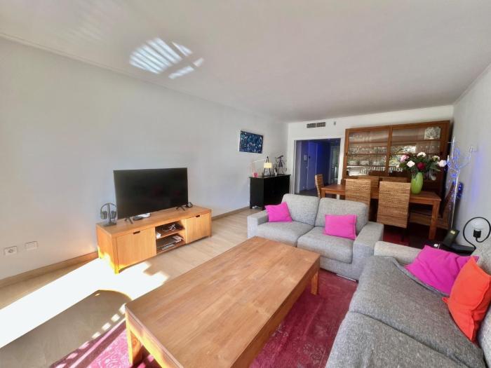 June apartment 2 bedrooms with pool