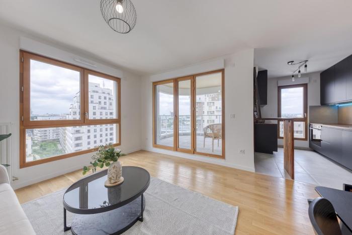 Eiffel Tower view Terrace, parking, RER on foot