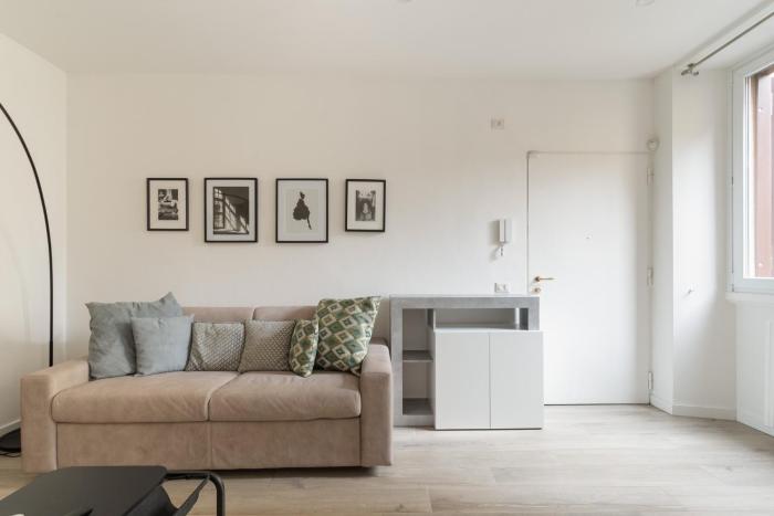 GuestHost - Bright Flat near Stazione Centrale