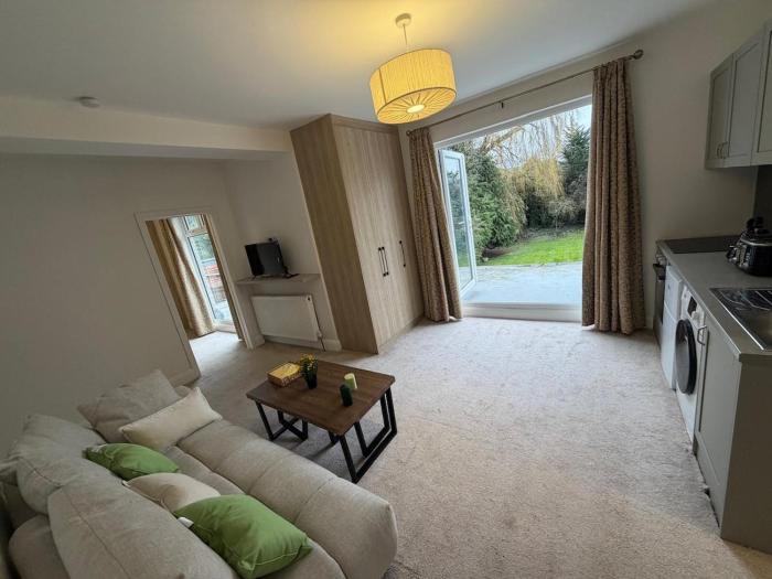 Stylish 1 Bed Flat 3 Minutes walk to East Finchley Station N2